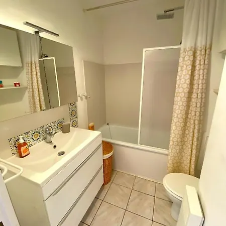 Apartment Appart 4 Pers Dans Avec Piscine A 10 Min De La